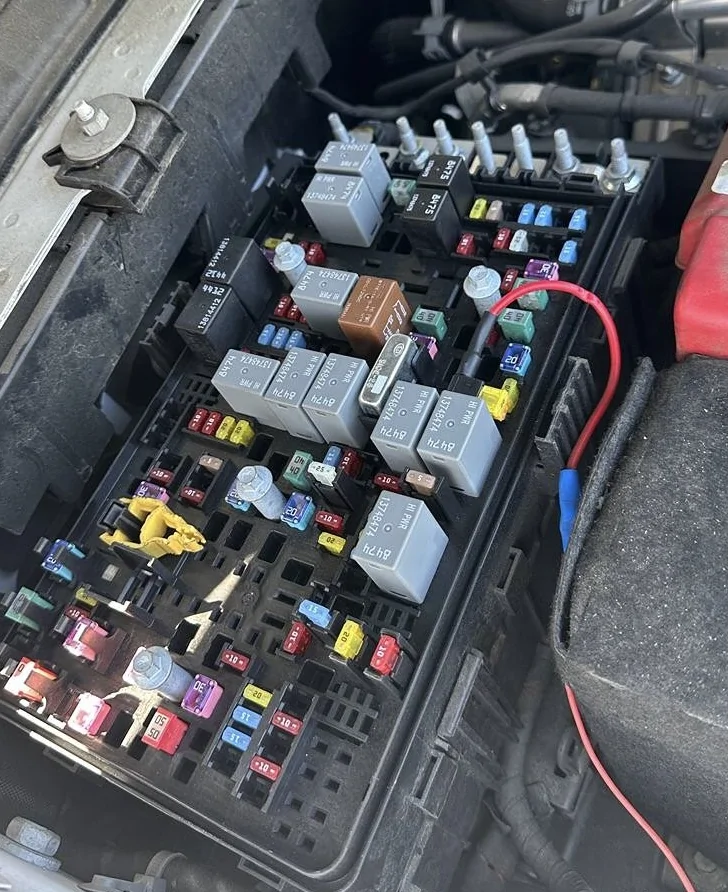 Jeep Wrangler JL Fuse Tap for DRL IMG_4707