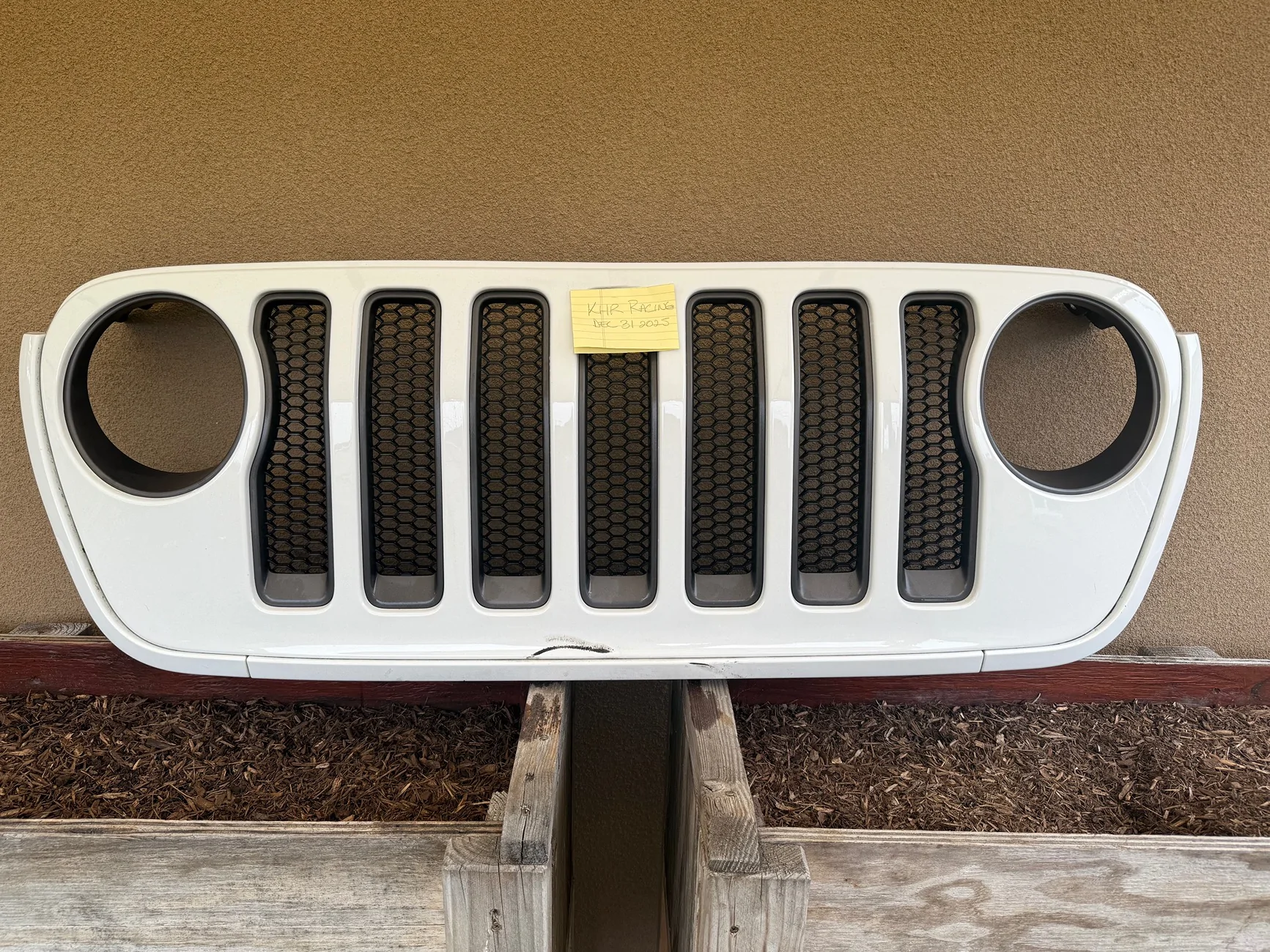 Jeep Wrangler JL Free 2022 White Grill IMG_4096