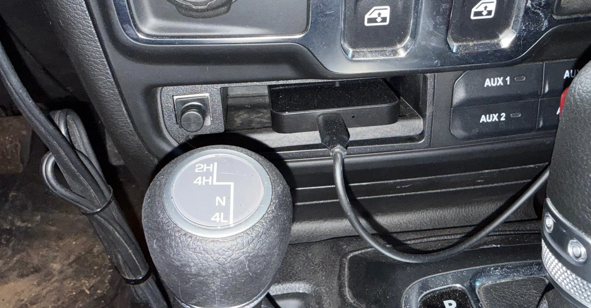 Jeep Wrangler JL Empty Center Console Area - what do you put there? Lasfit LAN cubby