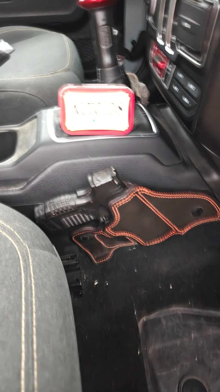 Jeep Wrangler JL Empty Center Console Area - what do you put there? 894