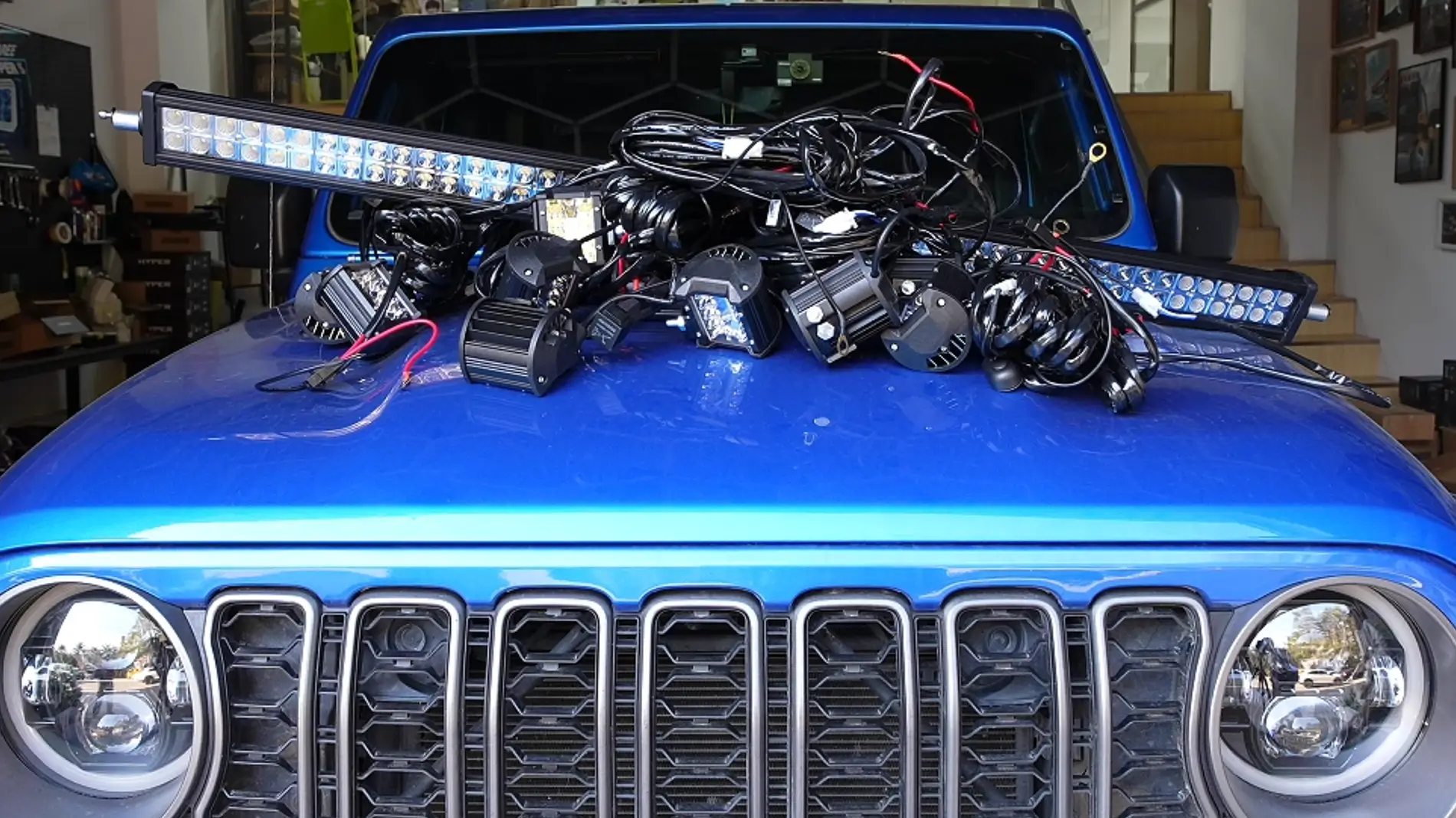 Jeep Wrangler JL More off-road lights = better visibility? HELM 7 VS 亚马逊灯V2(4)
