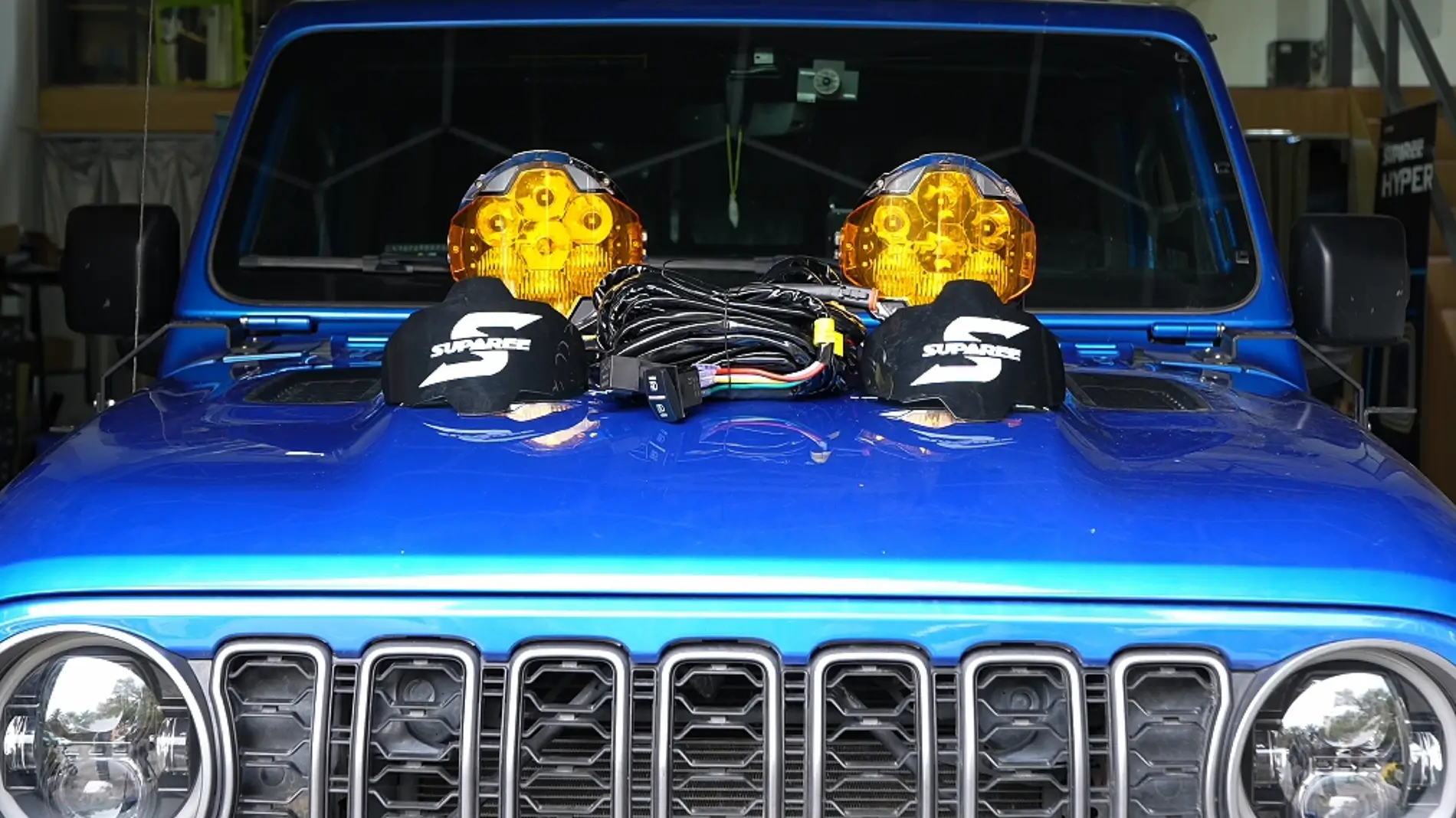 Jeep Wrangler JL More off-road lights = better visibility? HELM 7 VS 亚马逊灯V2(2)