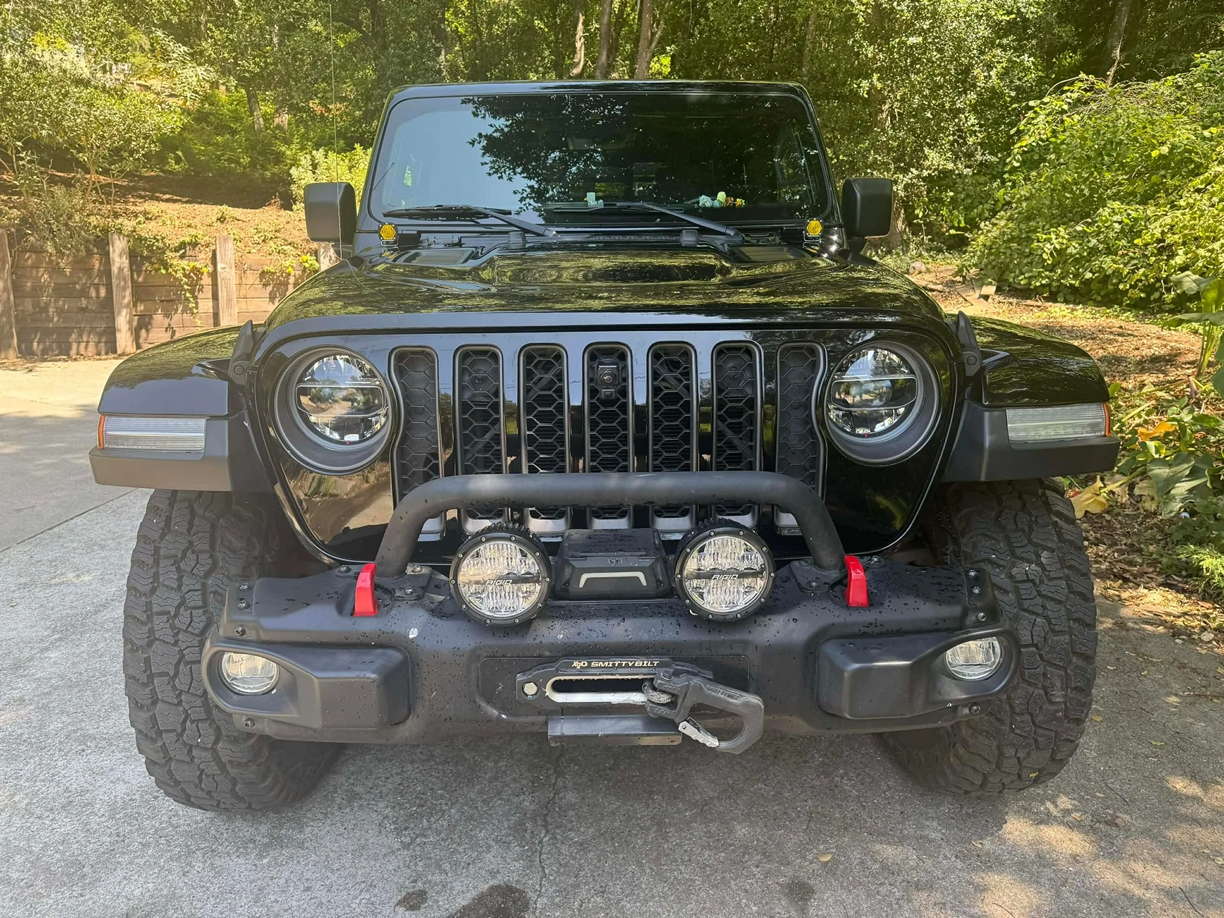 Jeep Wrangler JL Mopar vs LOD Front Bumper Facebook_creation_1252040753432121