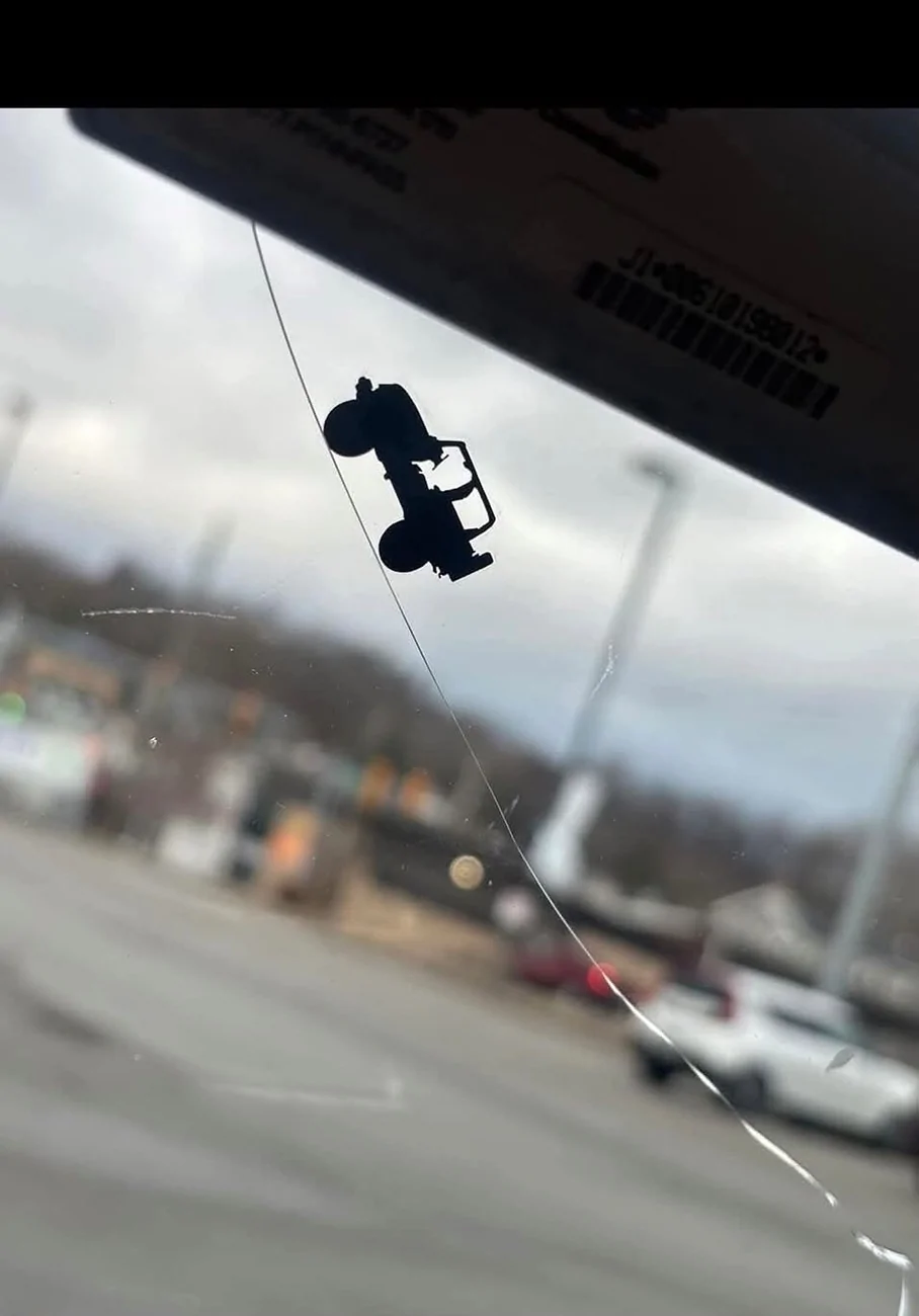 Jeep Wrangler JL Windshield Cracked While Driving IMG_0144