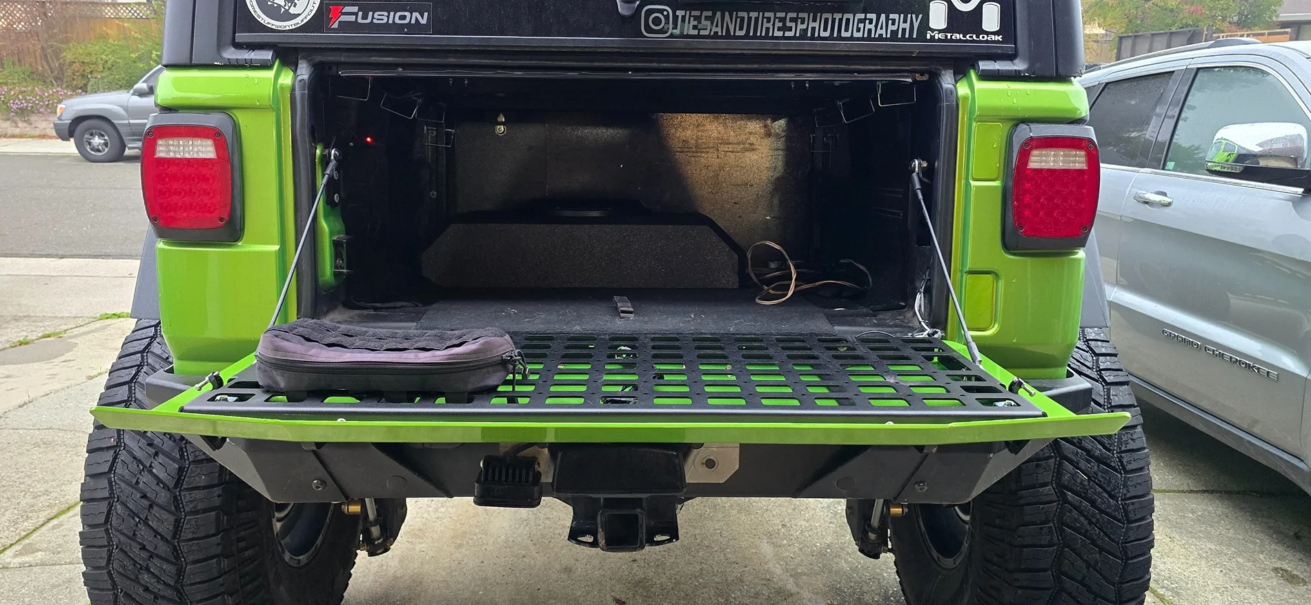 Jeep Wrangler JL swapping in a gladiator tailgate?? 20251127_080456