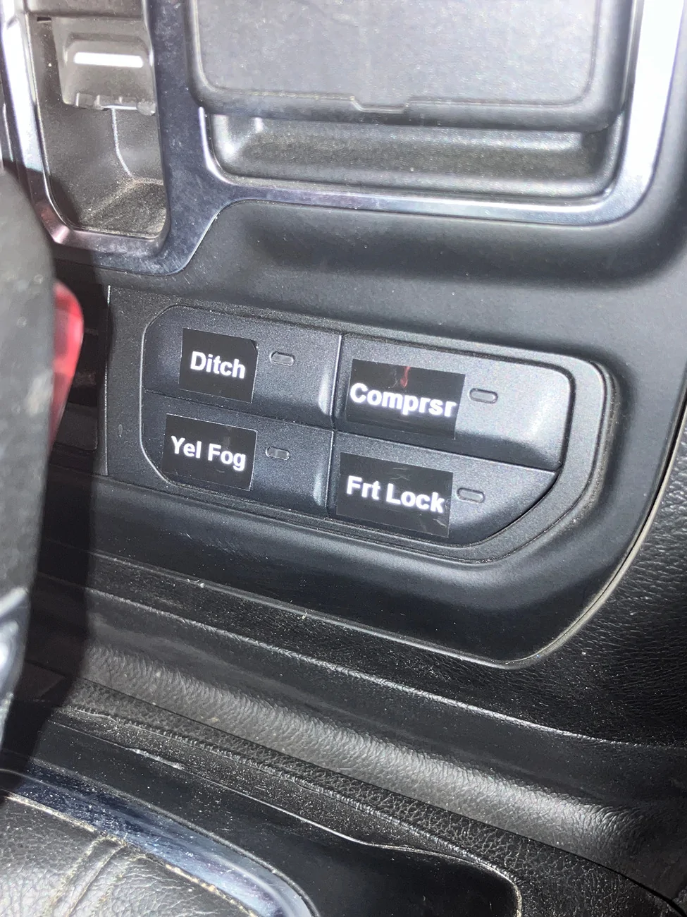 Jeep Wrangler JL Relabel aux switches IMG_0222