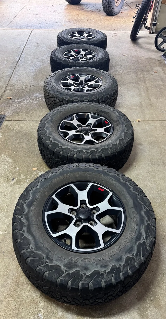 Jeep Wrangler JL 2022 OEM Rubicon Wheels IMG_8123