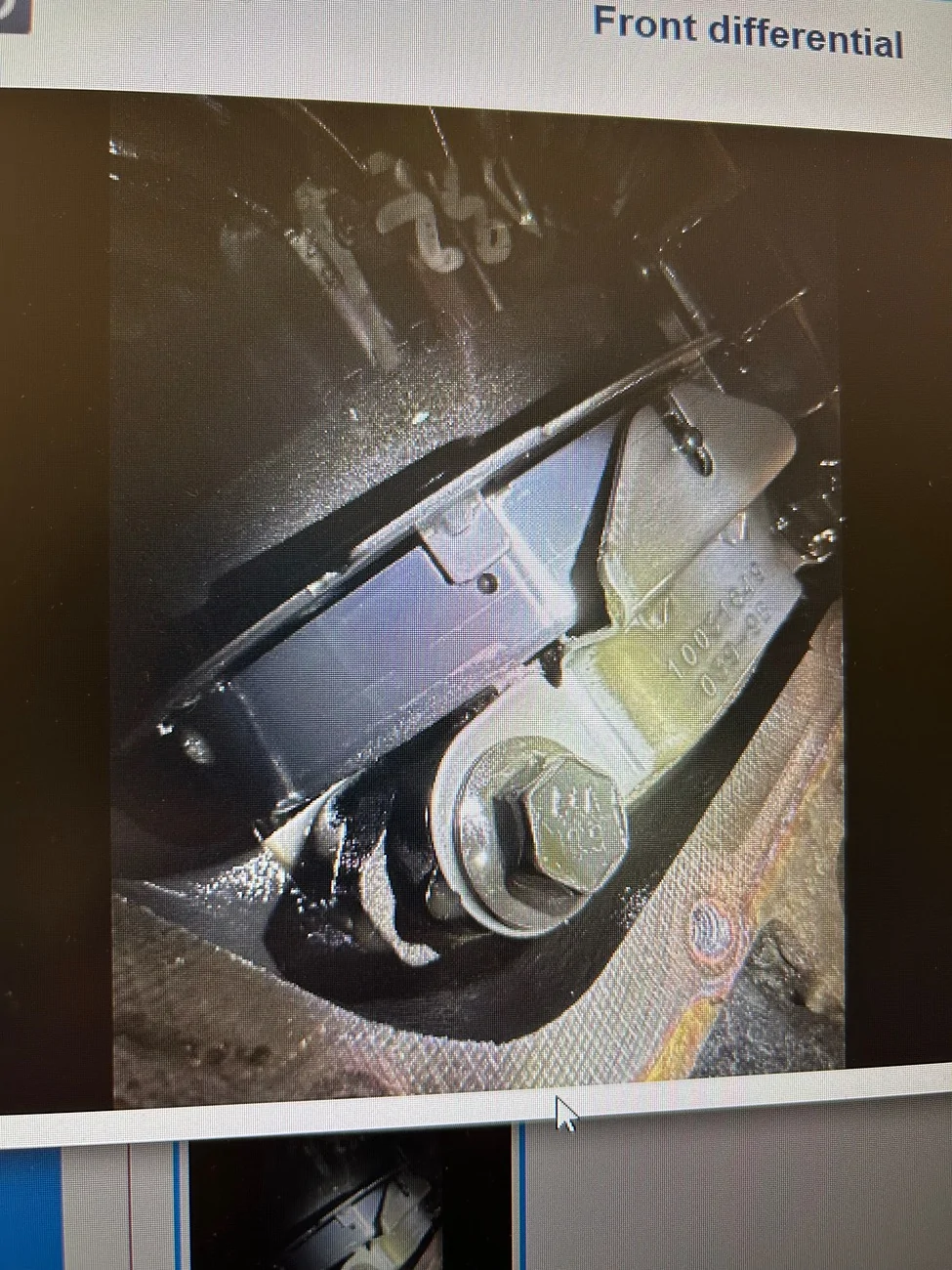 Jeep Wrangler JL Chunks in front diff fluid - how bad is it? IMG_4361