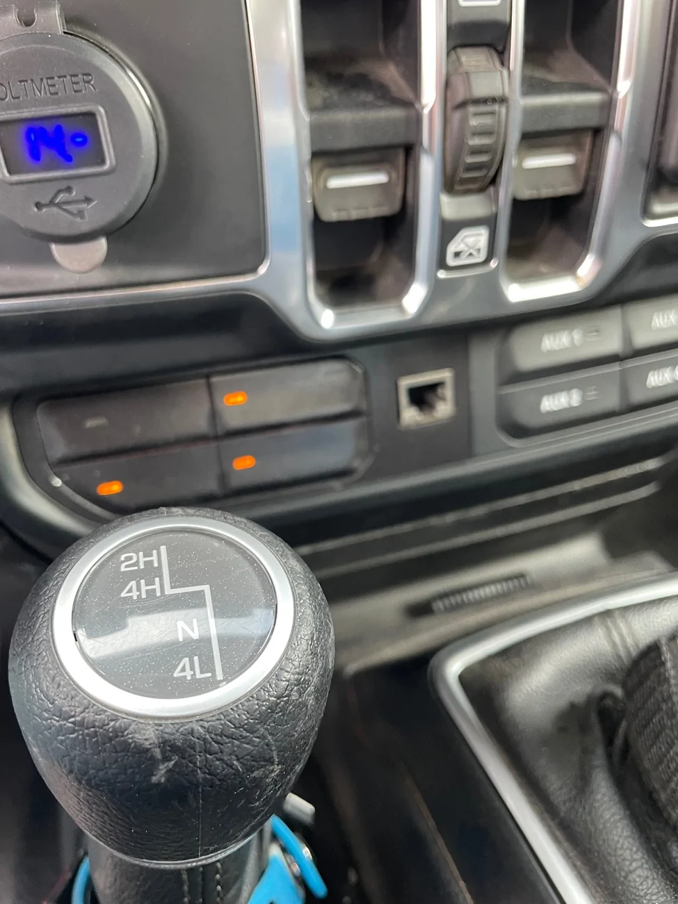 Jeep Wrangler JL Relabel aux switches IMG_9649