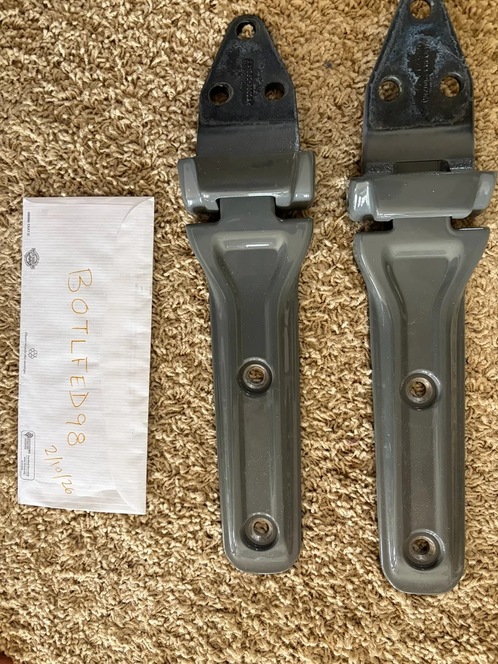 Jeep Wrangler JL FS Sting Gray tailgate hinges (IL/IN/OK) IMG_0528