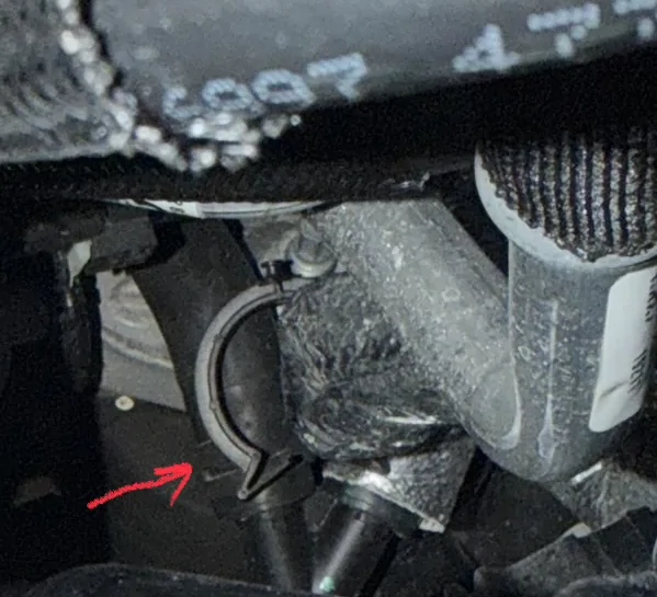 Jeep Wrangler JL Unattached clamp on drivers side engine bay IMG_0275