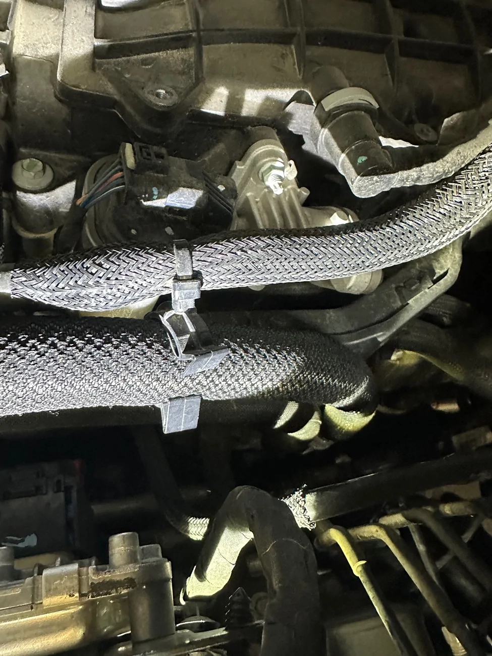 Jeep Wrangler JL Unattached clamp on drivers side engine bay IMG_1954