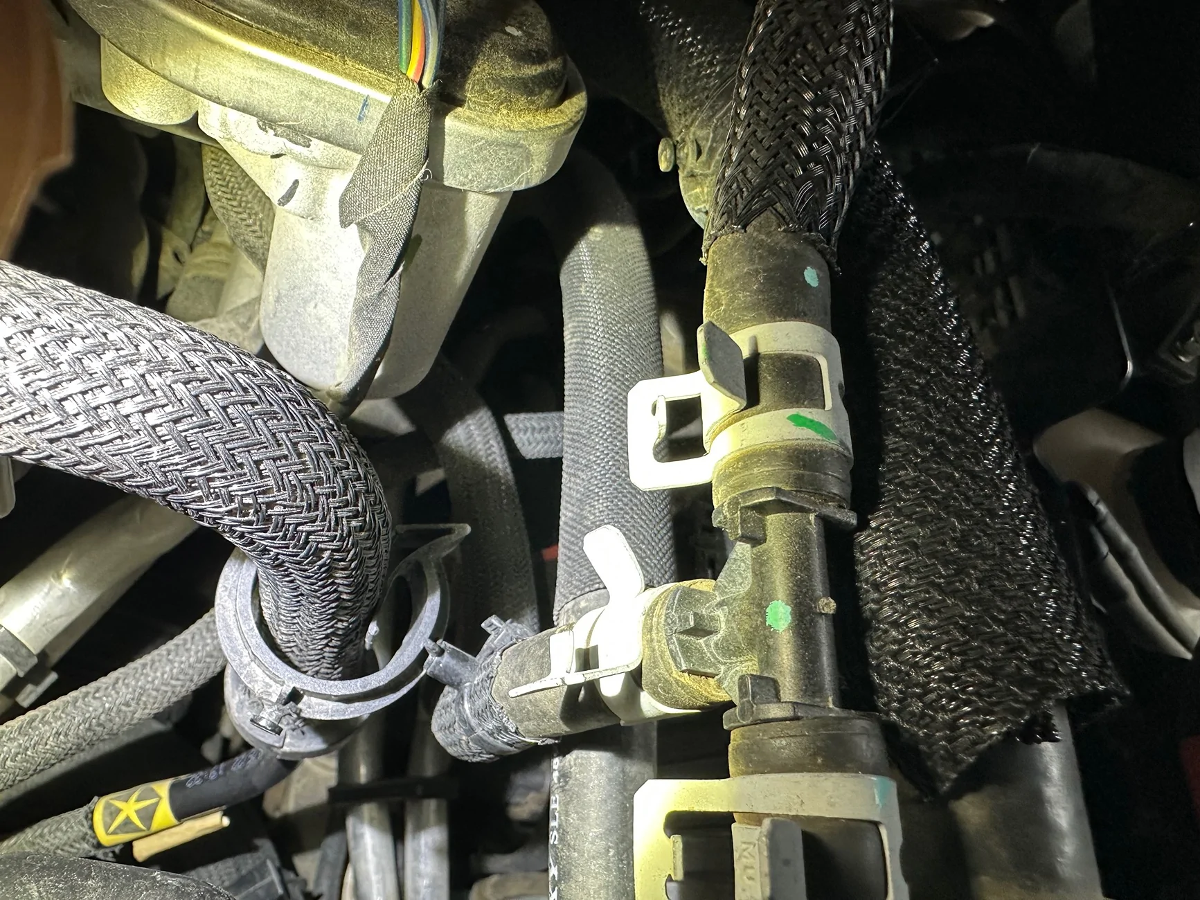 Jeep Wrangler JL Unattached clamp on drivers side engine bay IMG_1955