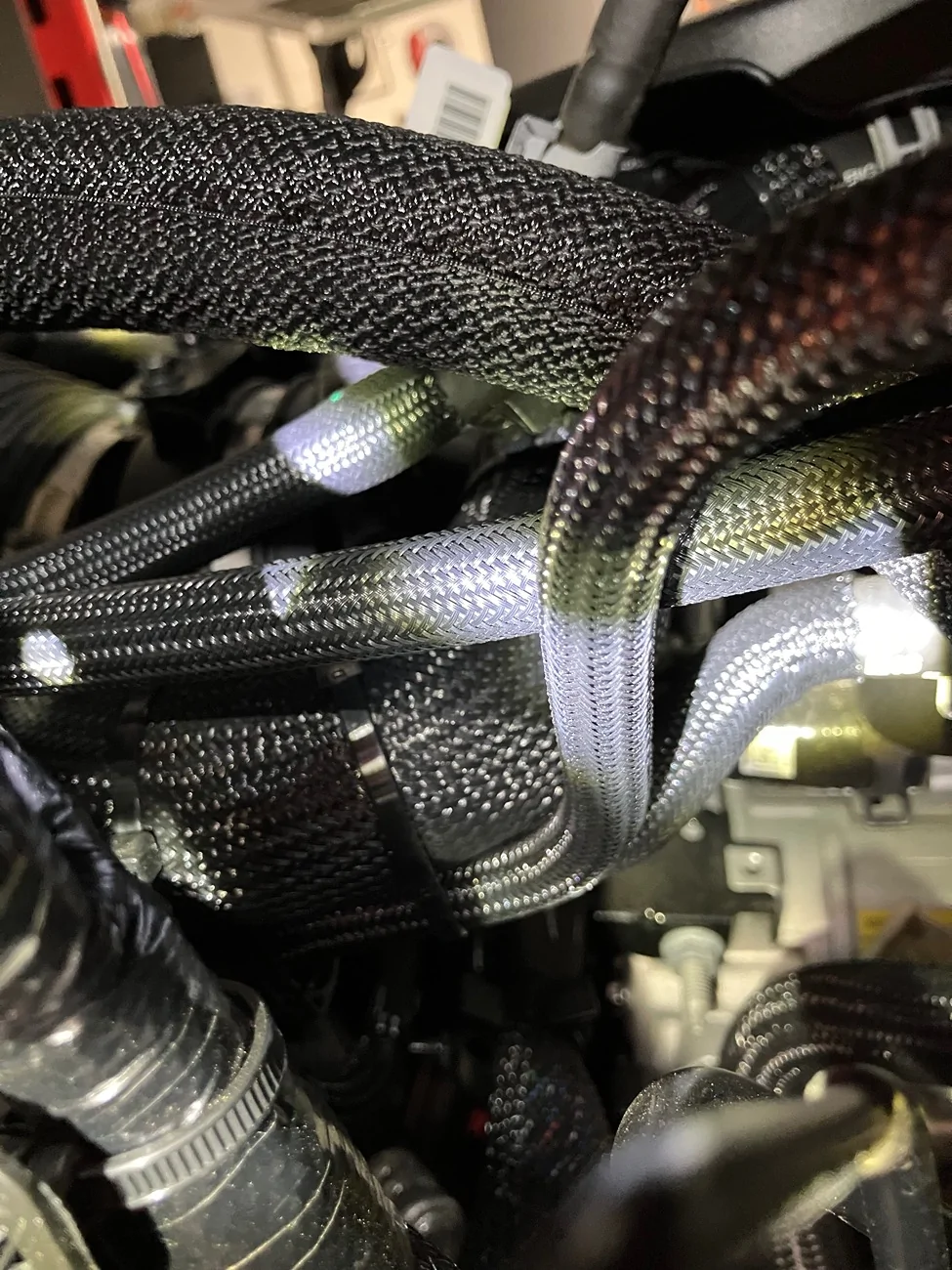 Jeep Wrangler JL Unattached clamp on drivers side engine bay IMG_6134
