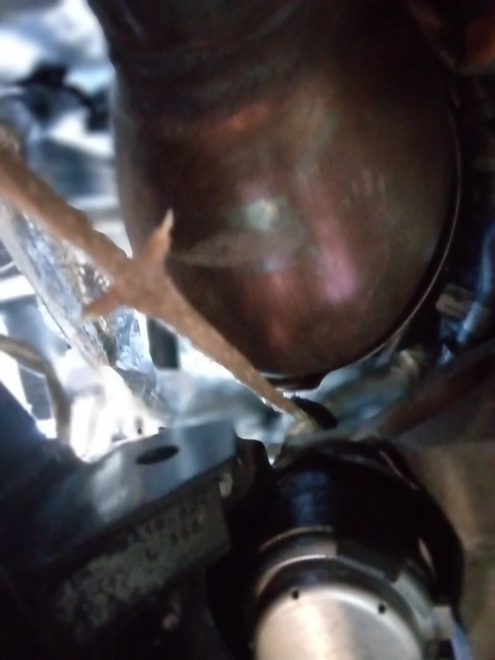 Jeep Wrangler JL Unattached clamp on drivers side engine bay clam