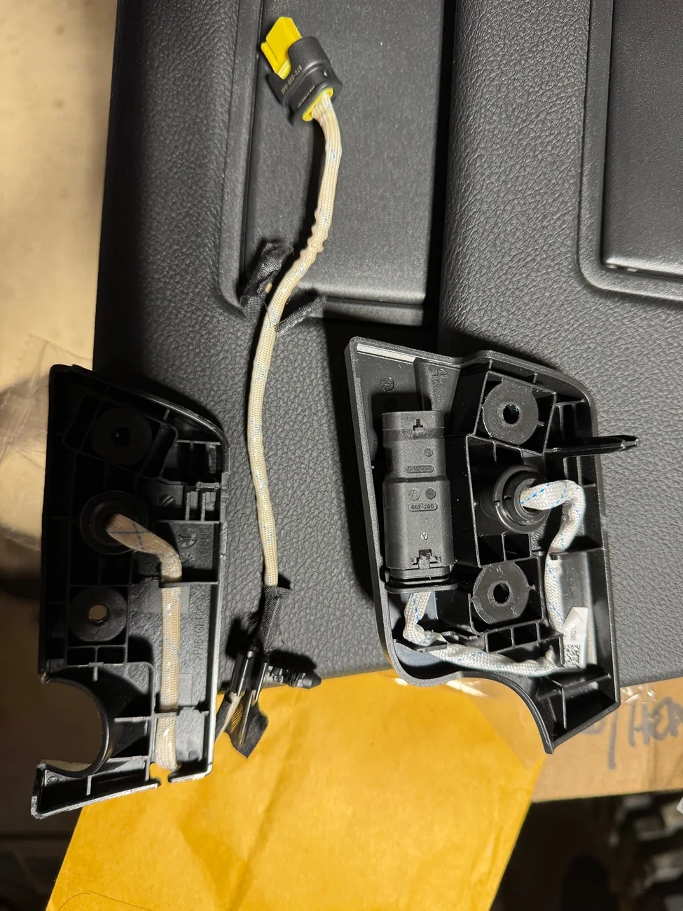 Jeep Wrangler JL Home Link Sun Visor Activation using Alpha OBD IMG_0772