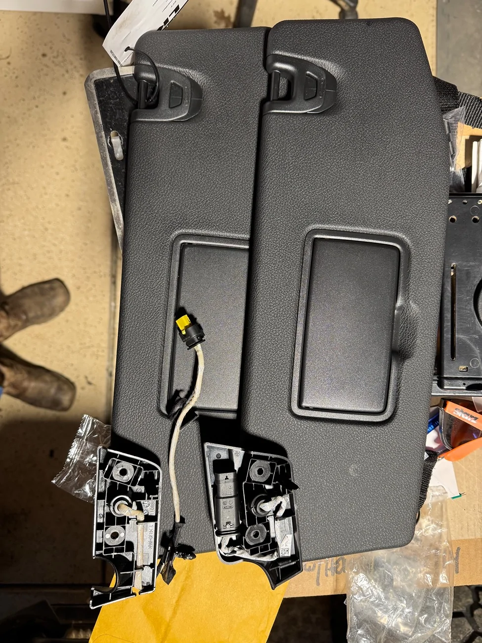 Jeep Wrangler JL Home Link Sun Visor Activation using Alpha OBD IMG_0773