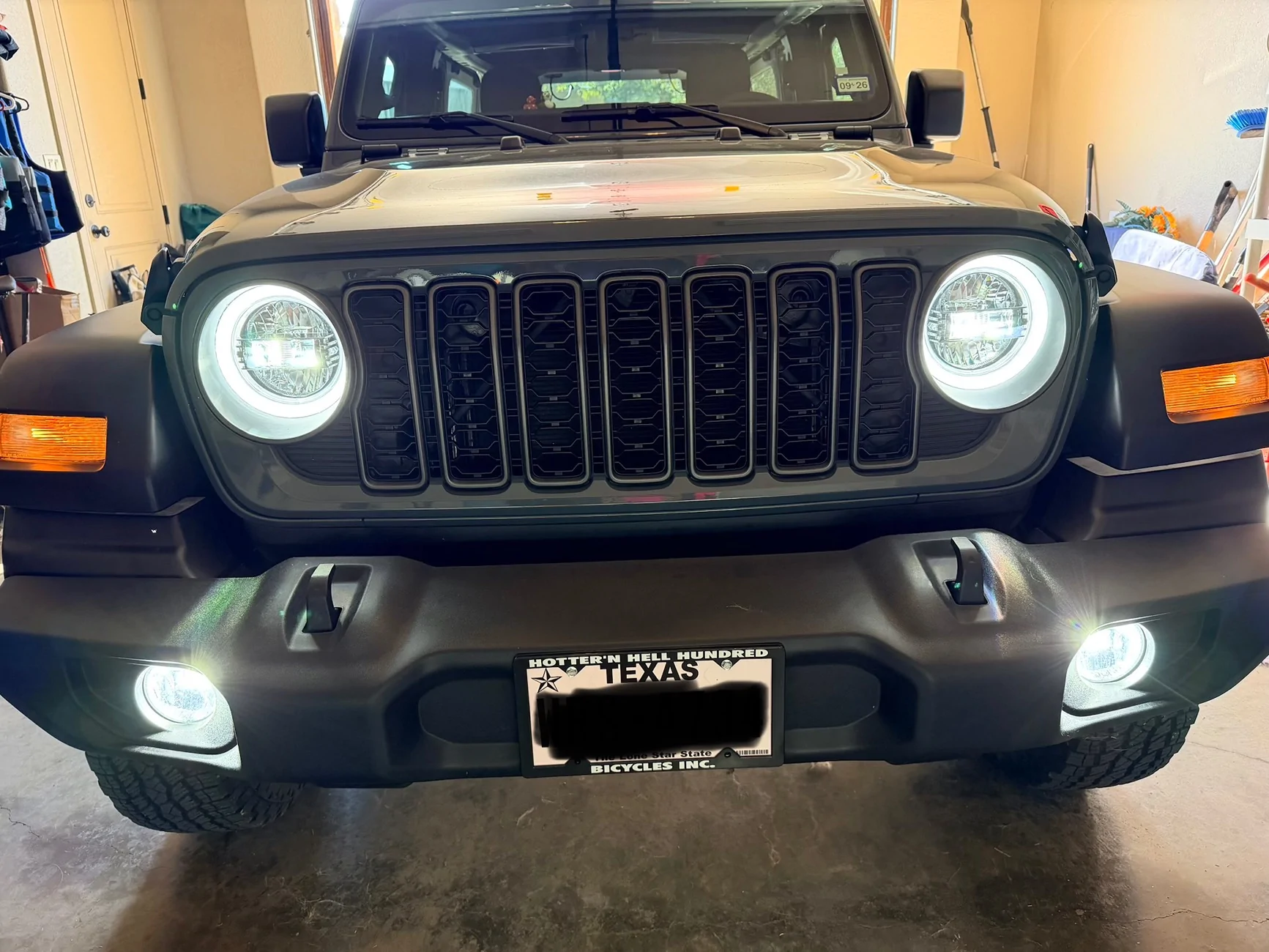 Jeep Wrangler JL TRUE MODS 9 Inch Round LED Headlights IMG_0697