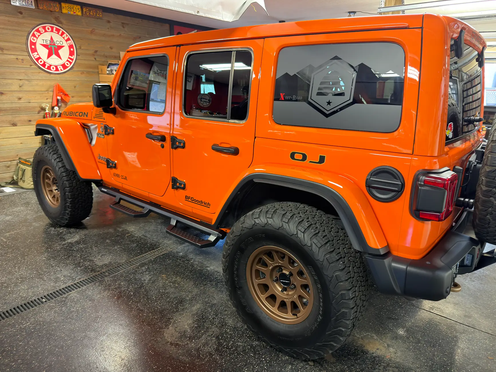 Jeep Wrangler JL Bronze accents added on 392 IMG_3930