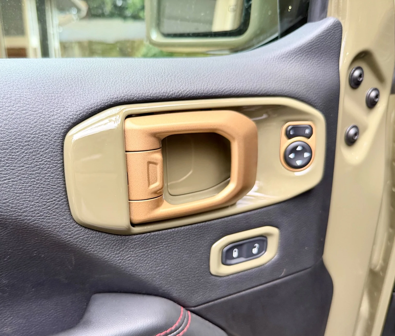 Jeep Wrangler JL Bronze accents added on 392 IMG_0063