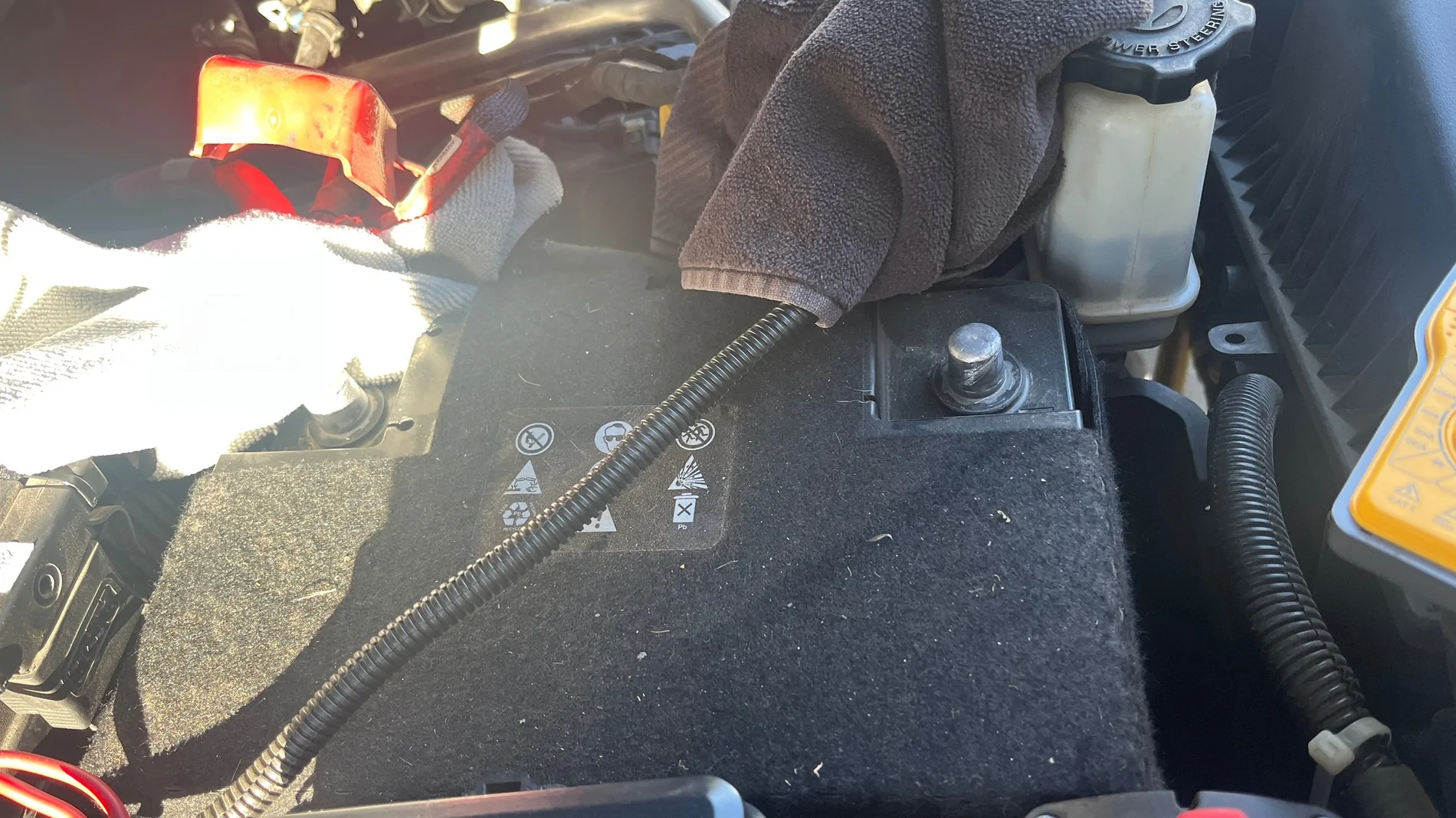 Jeep Wrangler JL Trickle Charger? IMG_1106
