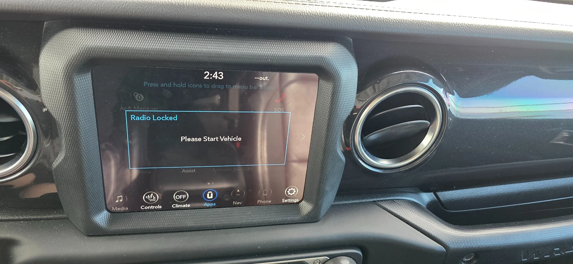 Jeep Wrangler JL Uconnect screen off after battery disconnect/reconnect 20260301_144320