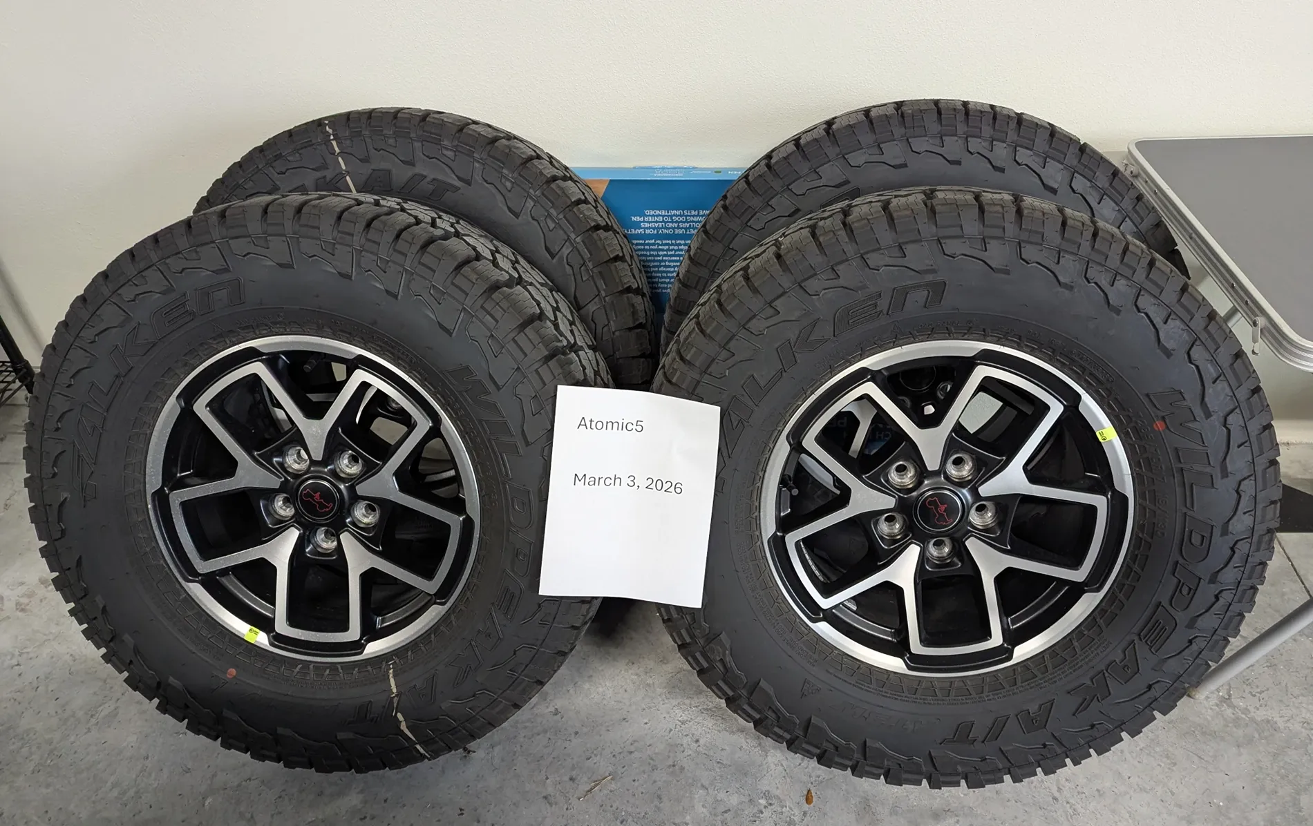 Jeep Wrangler JL 2026 Rubicon wheels, tires. Includes TPMS 1