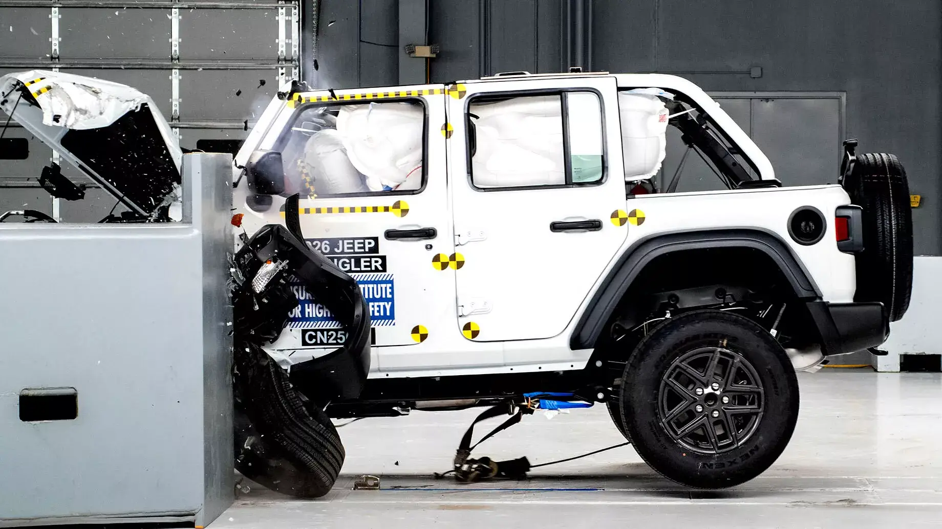 Jeep Wrangler JL Wrangler finally doesn't flip! (IIHS crash test) 1772838807537-7l
