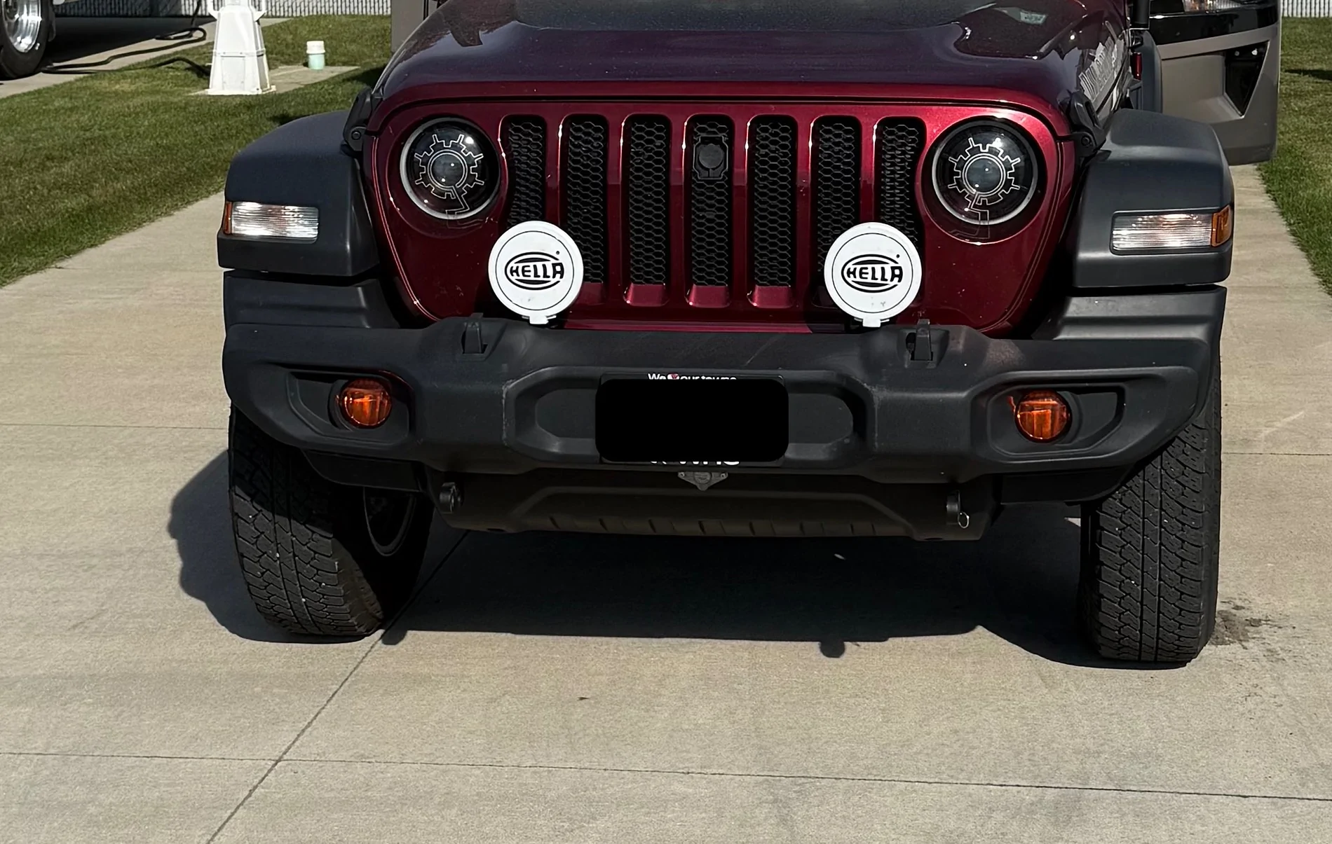 Jeep Wrangler JL Comparing base plates IMG_7337