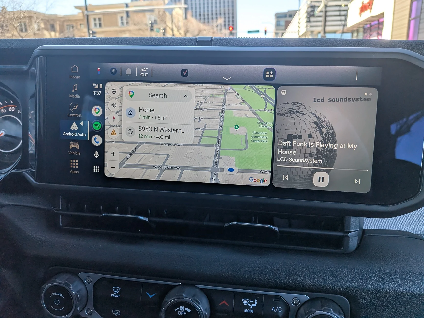 Jeep Wrangler JL 2025 Uconnect? PXL_20260308_183743848