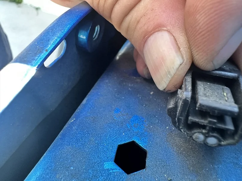 Jeep Wrangler JL When Installing GRMS Antenna what is this connector for? JEEP-GRMS-02