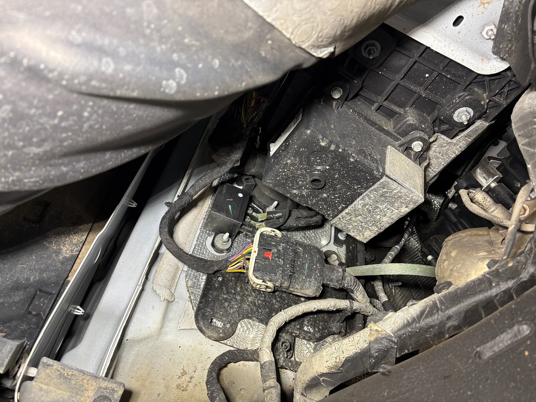 Jeep Wrangler JL AUX battery delete/bypass - Which method is proper? IMG_2357