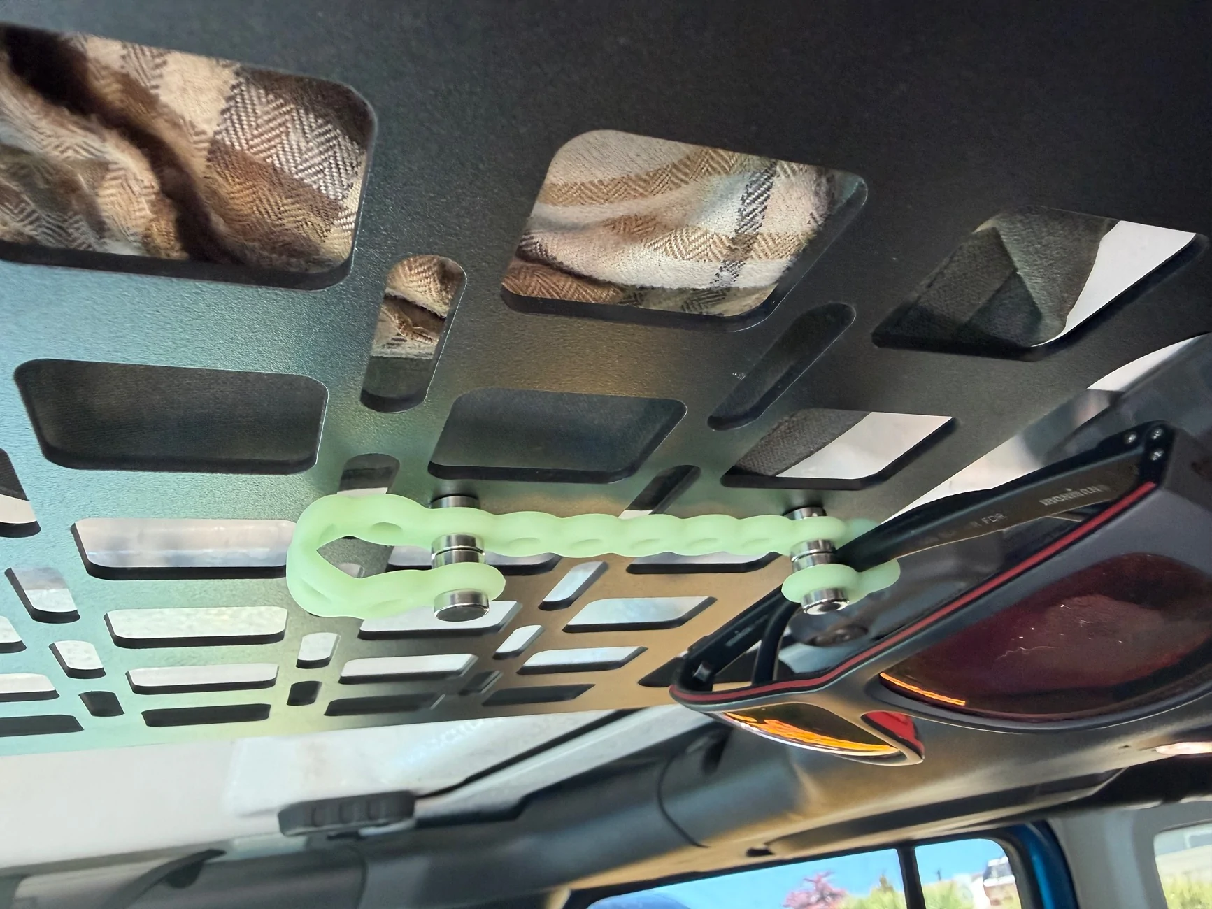 Jeep Wrangler JL Anyone Ever See This Sunglass Storage Mod for a JL IMG_0481