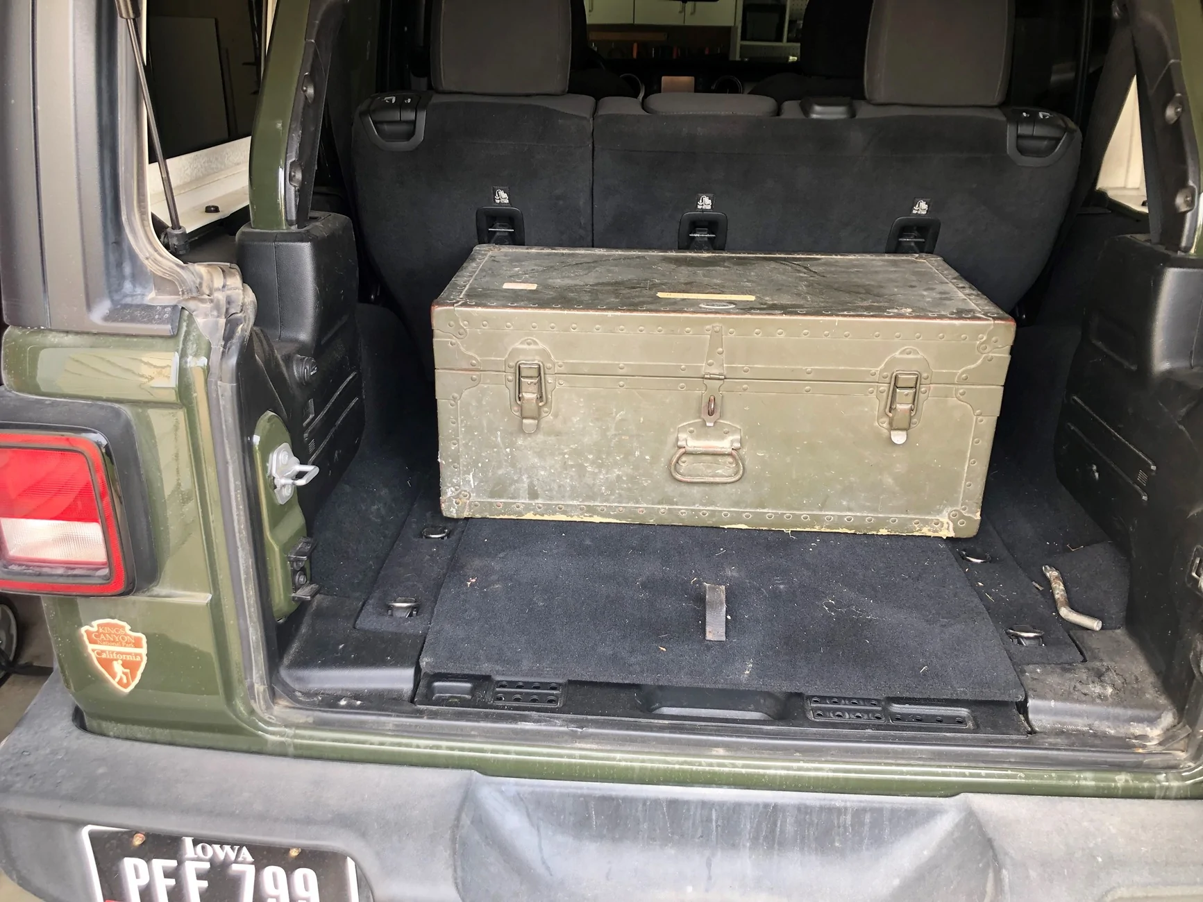 Jeep Wrangler JL Show us your Jeep's rear storage setups chest