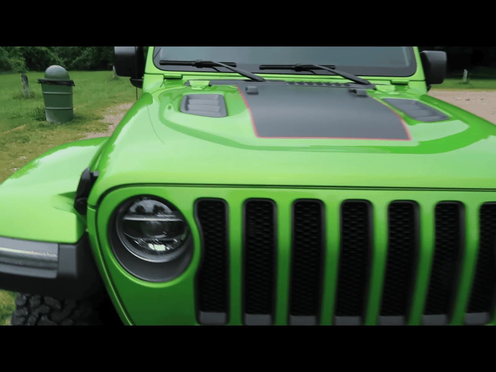 Jeep Wrangler JL Sunlight reflection off the hood 97283BC4-1981-4352-A497-362403D0D2B4