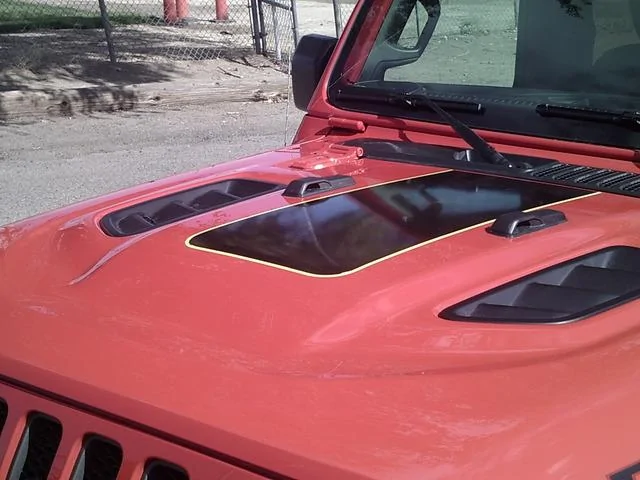 Jeep Wrangler JL Sunlight reflection off the hood SUNP0217_zpspjszwfar