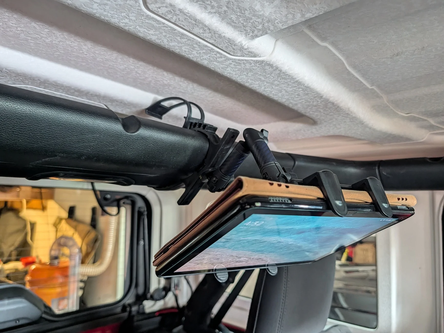 Jeep Wrangler JL Rear Roll Bar Tablet Mount PXL_20260403_203213378