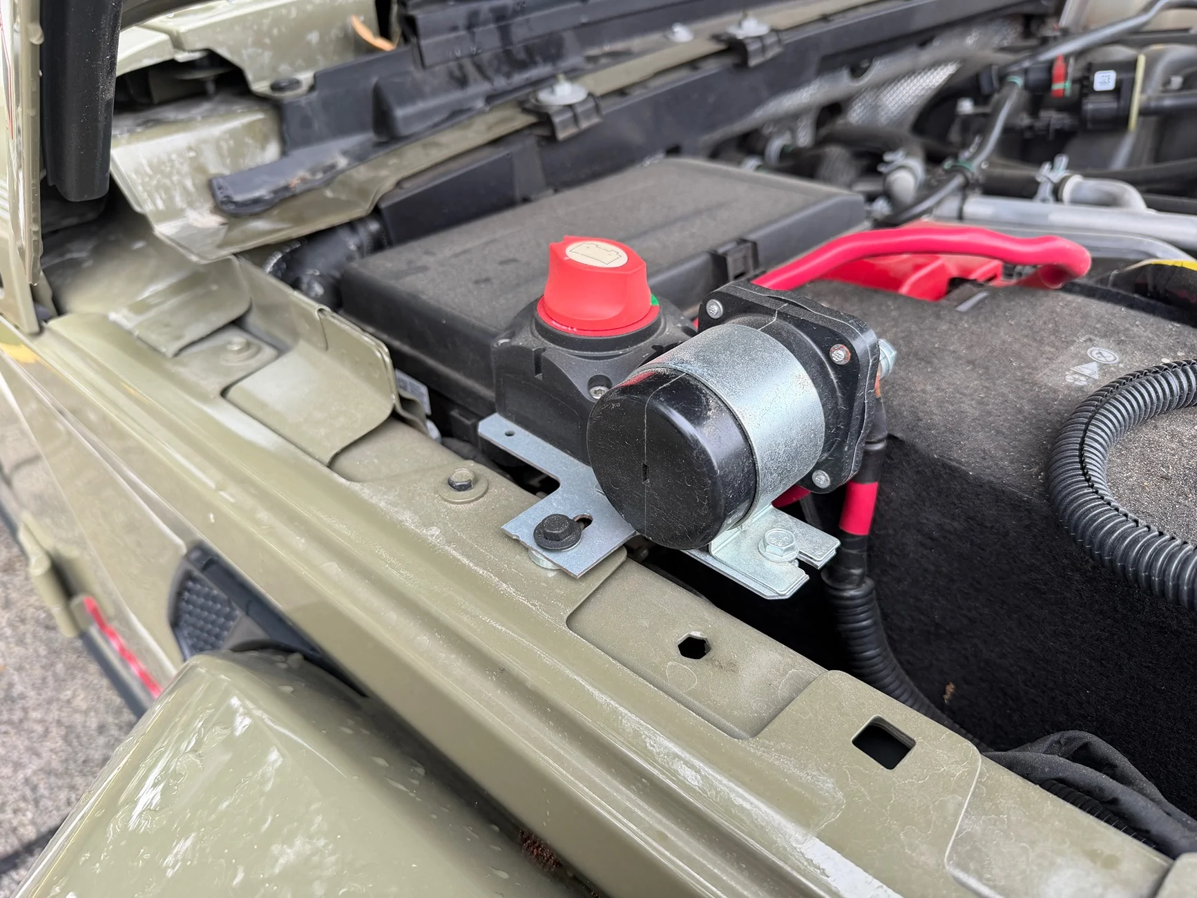 Jeep Wrangler JL Winch disconnect location IMG_2003