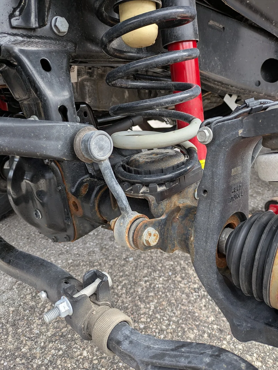 Jeep Wrangler JL Is this amount of rust normal (9 months old) 6000 miles PXL_20260403_182752068