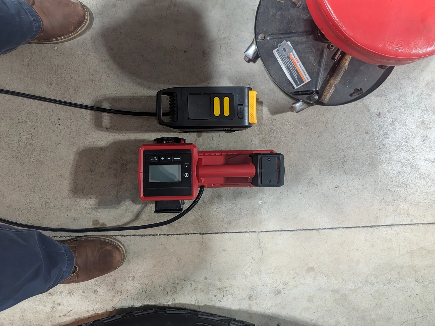 Jeep Wrangler JL Auxito AT1 Inflator & Charger - Review PXL_20260410_001925335