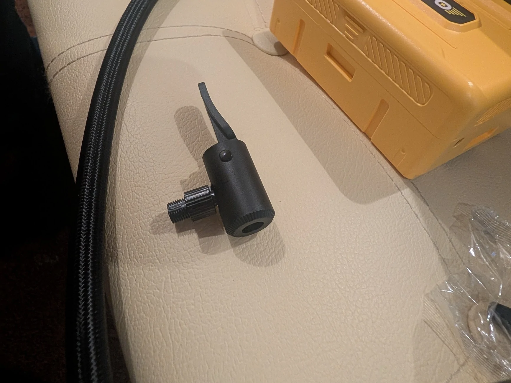 Jeep Wrangler JL Auxito AT1 Inflator & Charger - Review PXL_20260405_132234408