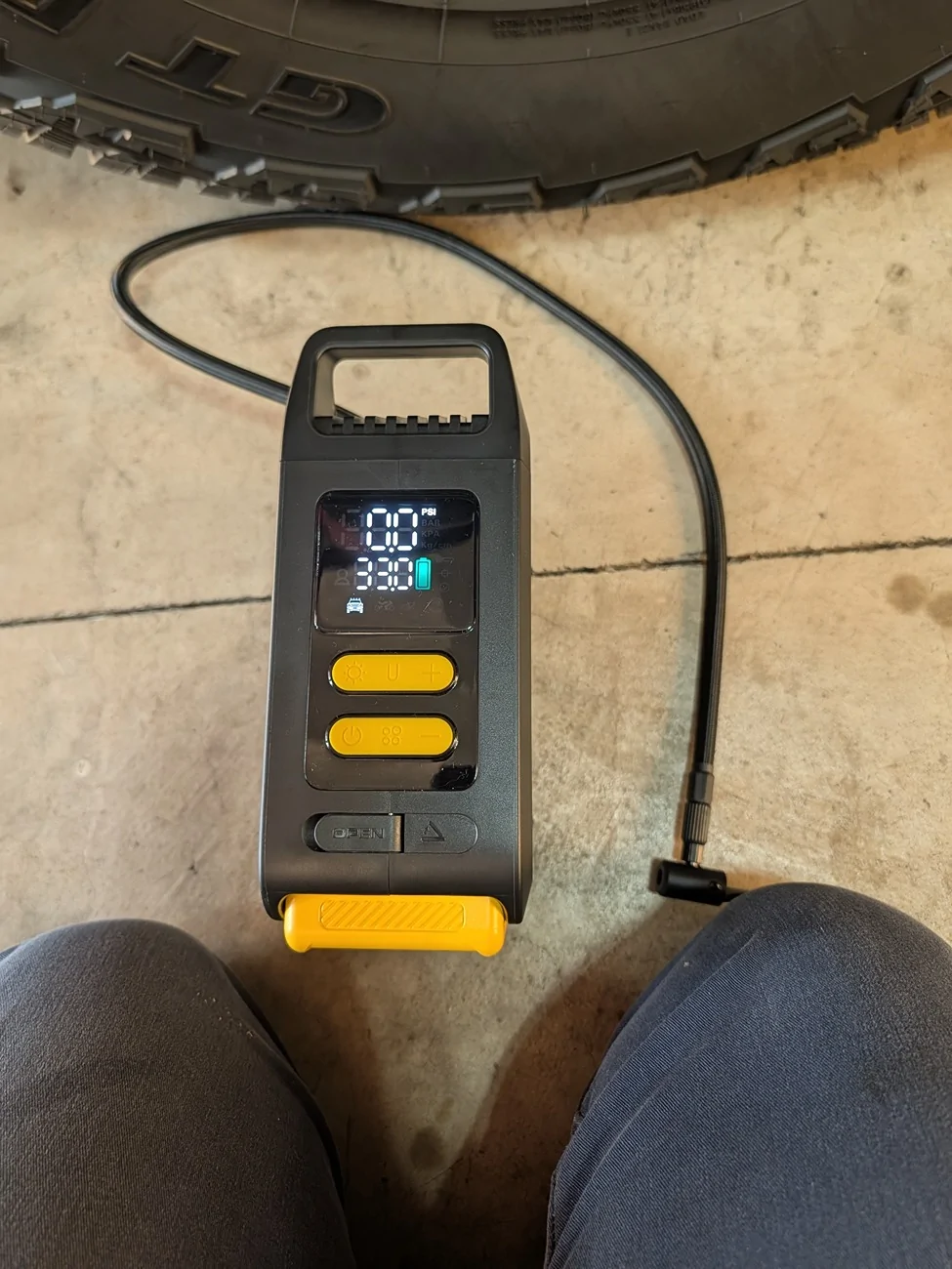 Jeep Wrangler JL Auxito AT1 Inflator & Charger - Review PXL_20260409_225337985