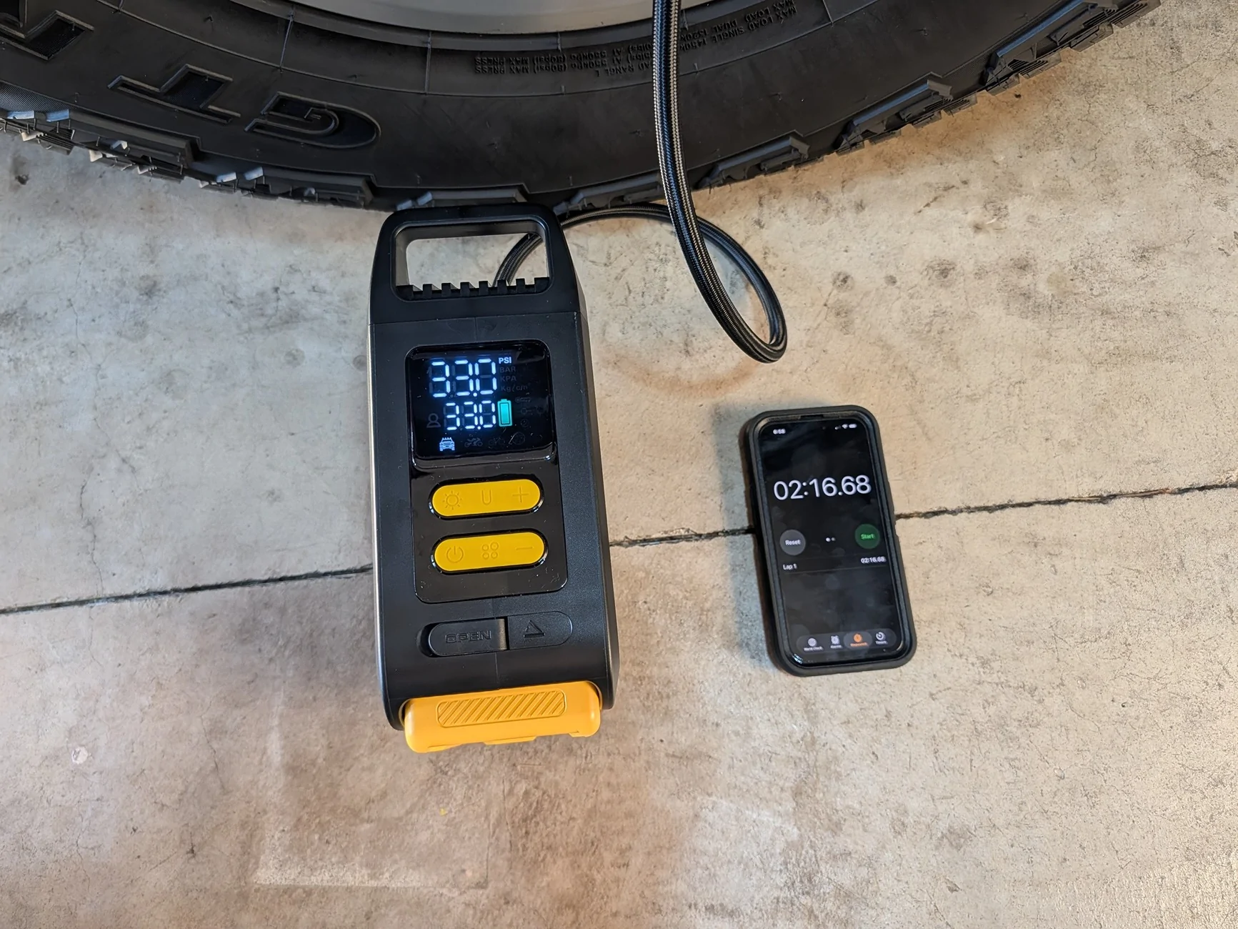Jeep Wrangler JL Auxito AT1 Inflator & Charger - Review PXL_20260409_225828274