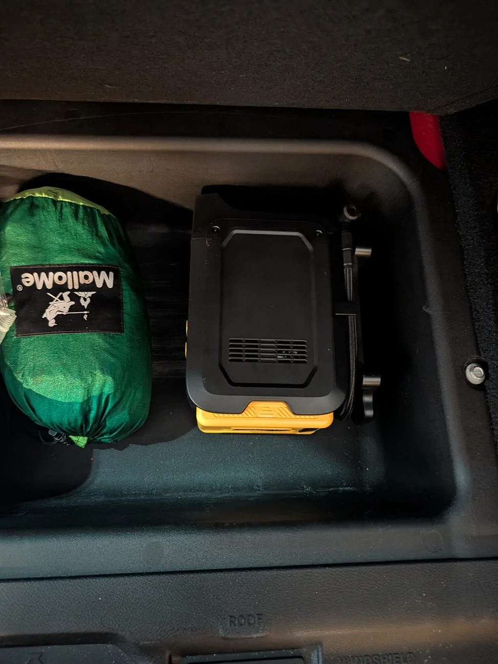 Jeep Wrangler JL Auxito AT1 Inflator & Charger - Review PXL_20260411_191814106