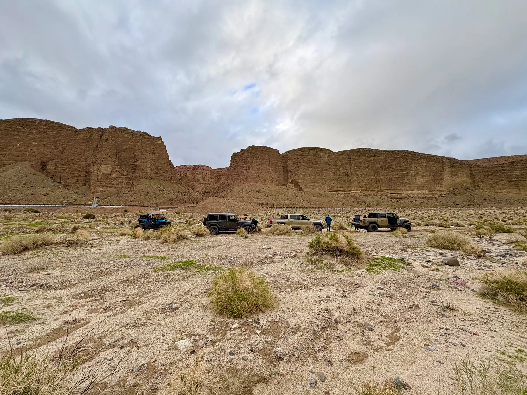 Jeep Wrangler JL Lil Sports guide from Marketplace Mojave to a Raptor hunting journey FullSizeRender