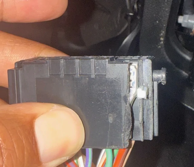 Jeep Wrangler JL Front Door Electrical Connector Broken - SEND HELP! IMG_4785