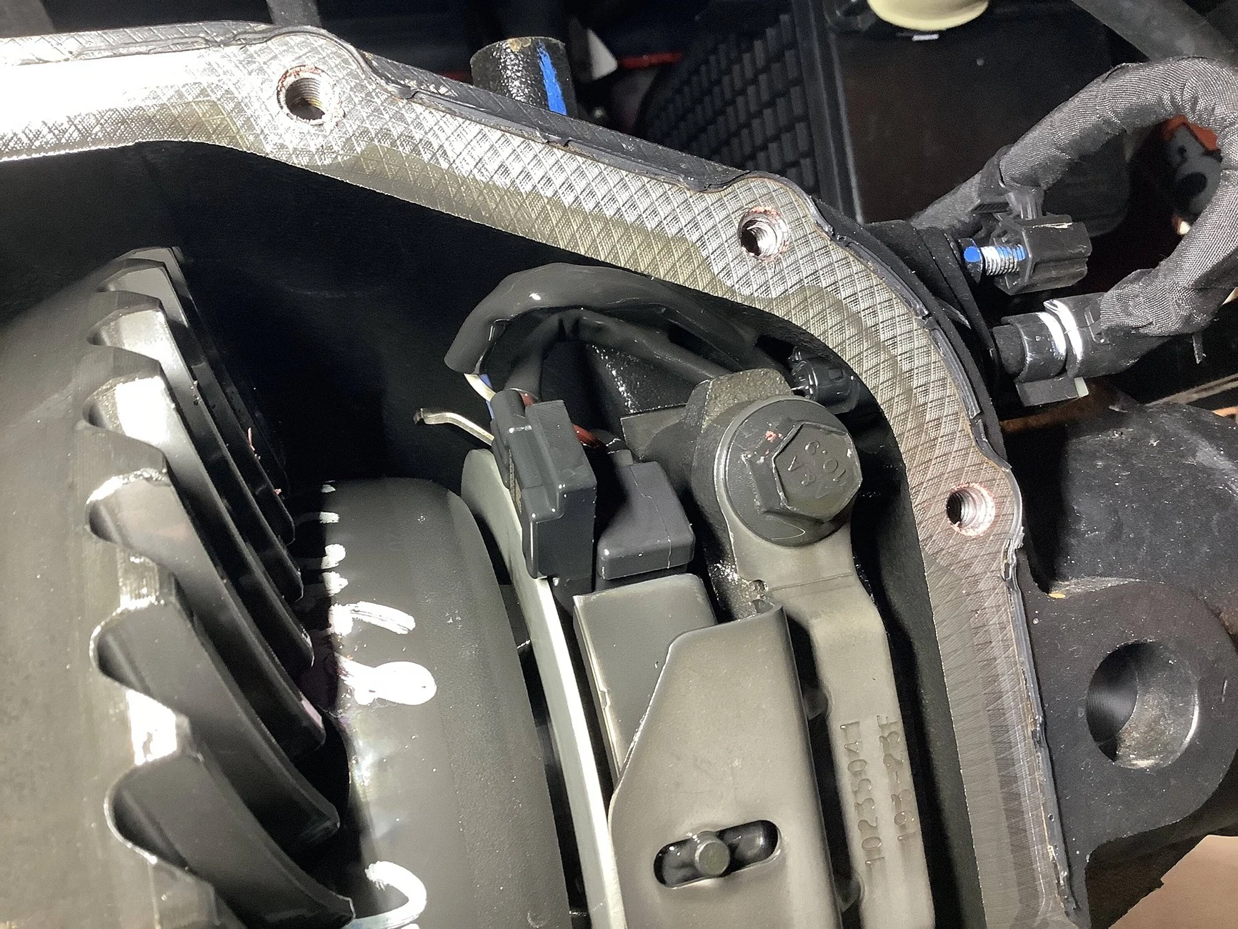 Jeep Wrangler JL Locker Position Sensor Potting - DANA 44 IMG_0695