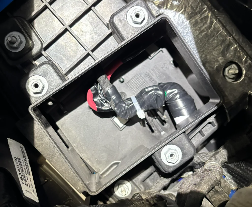 Jeep Wrangler JL Deleting (Removing) the Aux Battery 1777323716707-z
