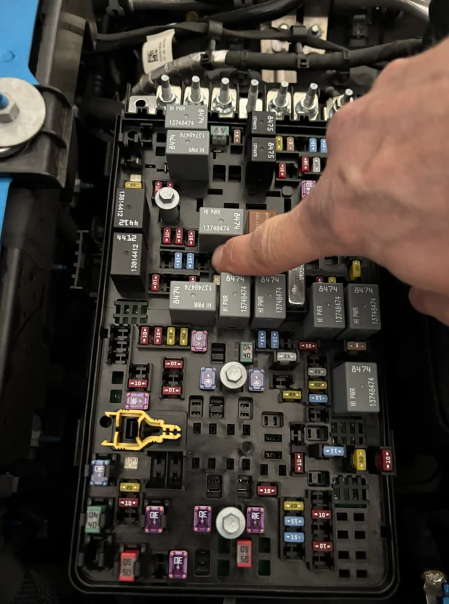 Jeep Wrangler JL Deleting (Removing) the Aux Battery 1777323818651-2j