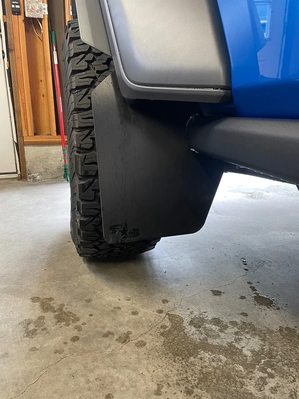 Jeep Wrangler JL I hate mudflaps, but I hate rock chips even more .... IMG_4117